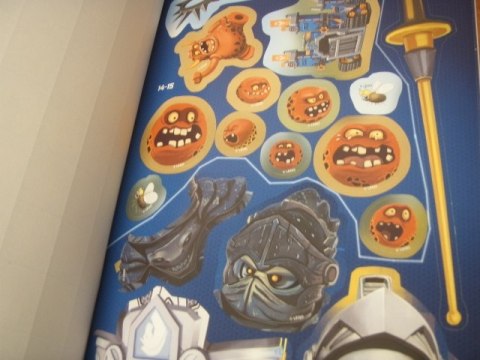 Książeczka LEGO NEXO KNIGTHS ZADANIE NAKLEJANIE Książeczka LEGO NEXO KNIGTHS ZADANIE NAKLEJANIE
