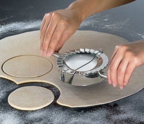 FOREMKA DO LEPIENIA PIEROGÓW 8CM KiNGHOFF KH-2189 FOREMKA DO LEPIENIA PIEROGÓW 8CM KiNGHOFF KH-2189