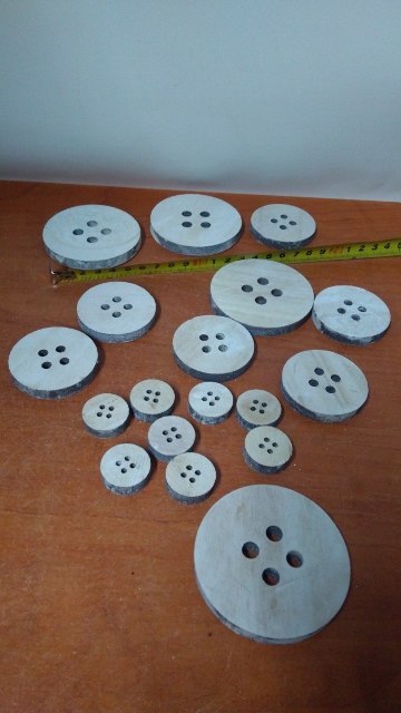 Dekoracja GUZIKI 18szt. mix drewno | 129CAN14001W Dekoracja GUZIKI 18szt. mix drewno | 129CAN14001W