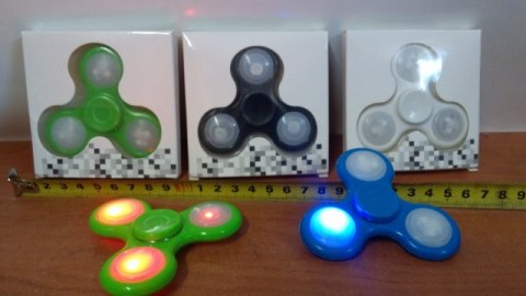 Spinner 10szt ŚWIECĄCY LED 5246 Spinner 10szt ŚWIECĄCY LED 5246