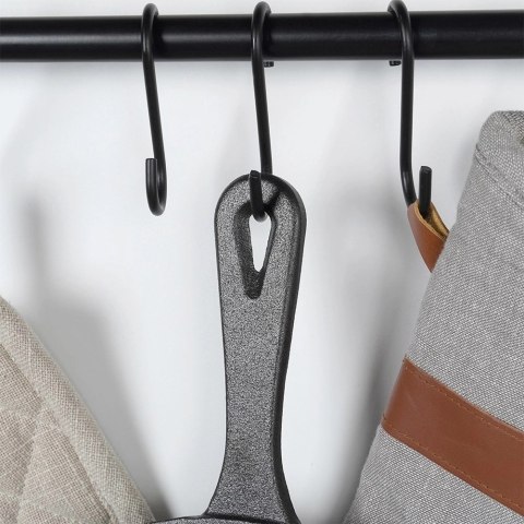 Patelnia żeliwna z silikonową nakładką CAST LINE 30 cm Patelnia żeliwna z silikonową nakładką CAST LINE 30 cm
