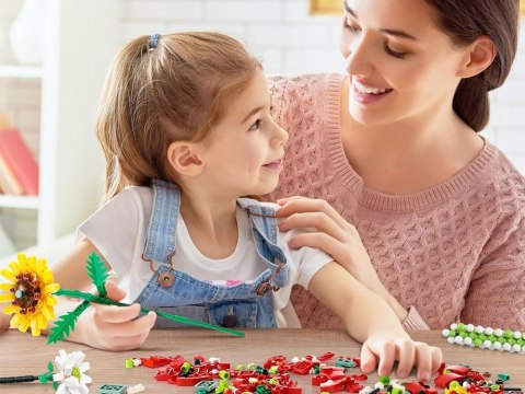 Klocki konstrukcyjne bukiet kolorowych kwiatów 568ele ZA5346 Klocki konstrukcyjne bukiet kolorowych kwiatów 568ele ZA5346
