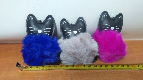 Brelok 12szt pompon KOTEK Brelok 12szt pompon KOTEK