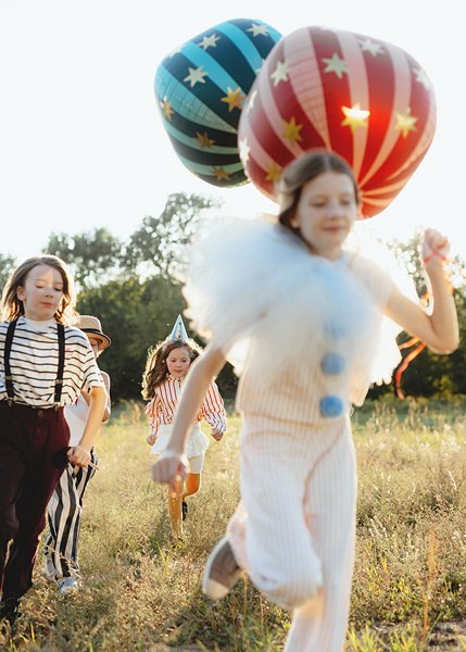 Balon foliowy, okrągły, kula, Piłka w gwiazdki, 75 cm, czerwony Partydeco Balon foliowy, okrągły, kula, Piłka w gwiazdki, 75 cm, czerwony Partydeco