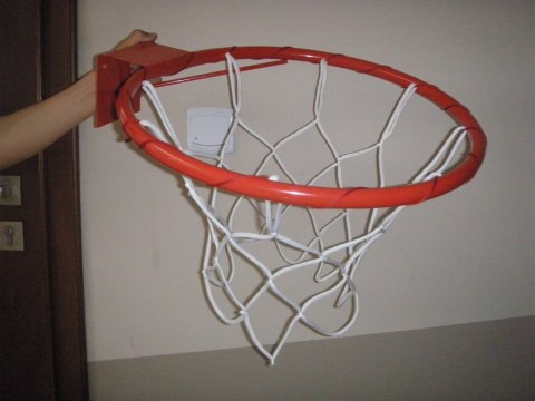 Obręcz z siatką do koszykówki śr zew 49cm Obręcz z siatką do koszykówki śr zew 49cm