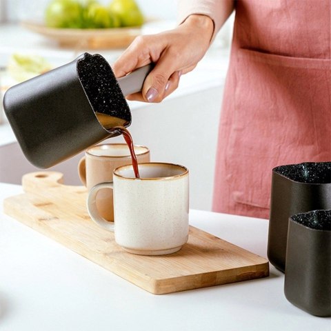 Granitowy Tygielek do Kawy Tureckiej Kwadratowy Nieprzywierający NAVA 550ml Granitowy Tygielek do Kawy Tureckiej Kwadratowy Nieprzywierający NAVA 550ml