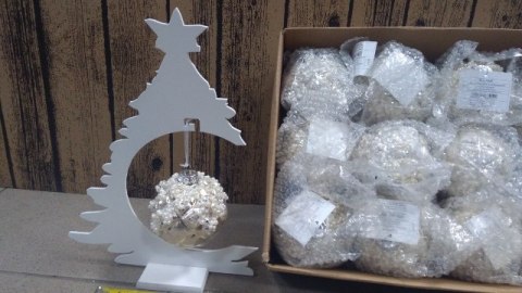 Bombka szklana zdobiona 12szt. BIAŁA 8cm Bombka szklana zdobiona 12szt. BIAŁA 8cm