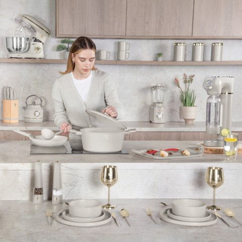 EMALIOWANY NISKI GARNEK ŻELIWNY 2.57L 26CM BERLINGER HAUS STRONG MOLD SAHARA BH-6530 EMALIOWANY NISKI GARNEK ŻELIWNY 2.57L 26CM BERLINGER HAUS STRONG MOLD SAHARA BH-6530