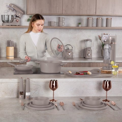 EMALIOWANY NISKI GARNEK ŻELIWNY 2.57L 26CM BERLINGER HAUS STRONG MOLD TAUPE BH-6527 EMALIOWANY NISKI GARNEK ŻELIWNY 2.57L 26CM BERLINGER HAUS STRONG MOLD TAUPE BH-6527
