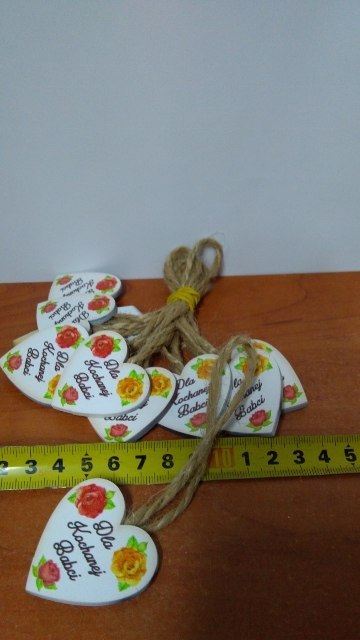 Serce wiszące białe/czerwone 4 x 4 cm, 10szt BABCIA Serce wiszące białe/czerwone 4 x 4 cm, 10szt BABCIA