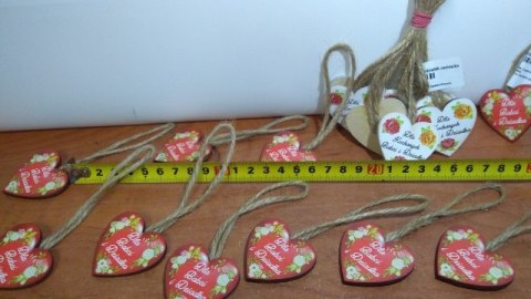 Serce wiszące 10szt BABCIA, 4 x 4 cm Serce wiszące 10szt BABCIA, 4 x 4 cm