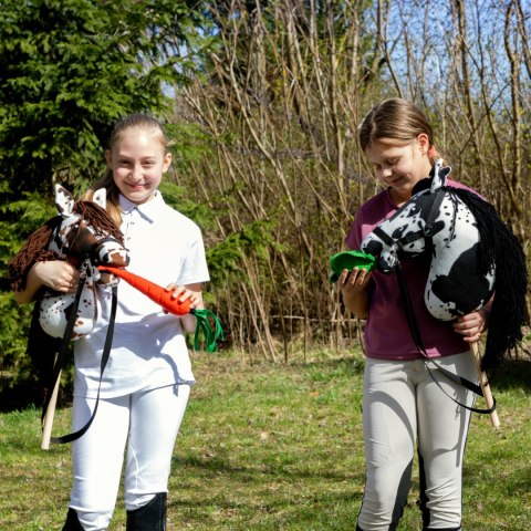 Skippi Hobby Horse - w plamy - brązowe plamki - koń na kiju - kantar Skippi Hobby Horse - w plamy - brązowe plamki - koń na kiju - kantar