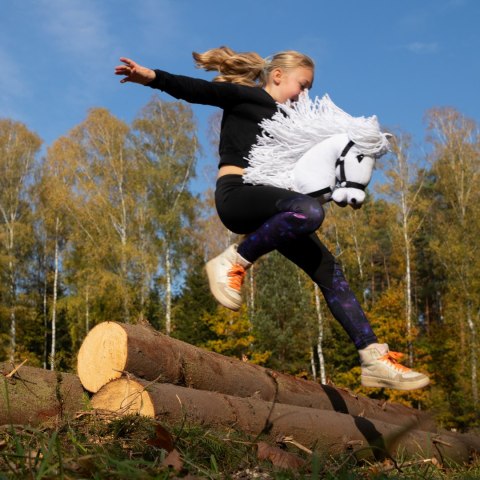 Skippi hobby horse z kantarem biały koń A3 duży Skippi hobby horse z kantarem biały koń A3 duży