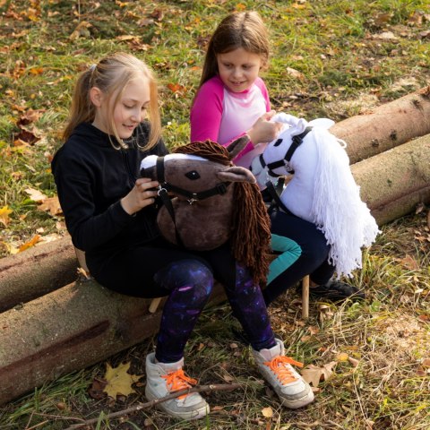 Skippi hobby horse z kantarem biały koń A3 duży Skippi hobby horse z kantarem biały koń A3 duży