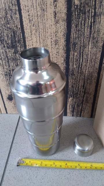Shaker nierdzewny 0,75l KARBOWANY GALEO Shaker nierdzewny 0,75l KARBOWANY GALEO