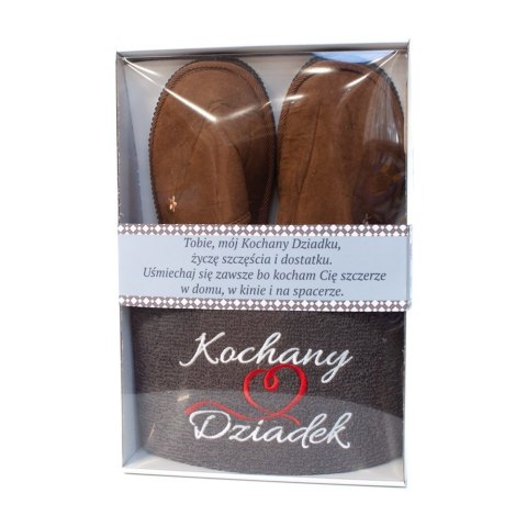 Zestaw prezentowy z ręcznikiem "Kachany Dziadek" i kapciami - mix kolorów w ozdobnym opakowaniu Zestaw prezentowy z ręcznikiem "Kachany Dziadek" i kapciami - mix kolorów w ozdobnym opakowaniu