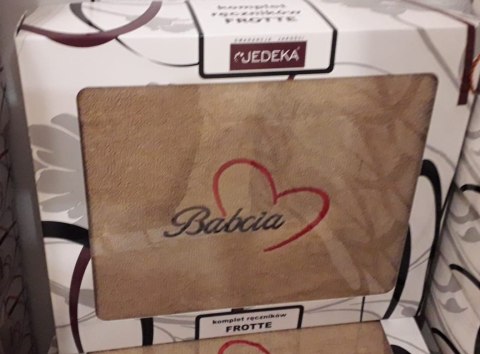 Ręcznik frotte 50 x 100 cm Babcia w ozdobnym kartoniku Ręcznik frotte 50 x 100 cm Babcia w ozdobnym kartoniku