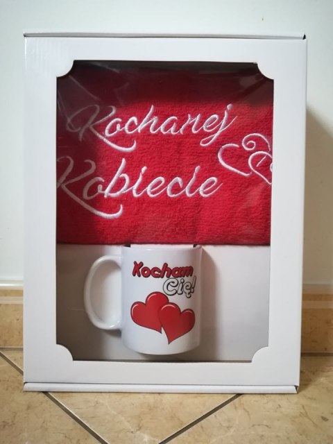 Komplet z czerwonym ręcznikiem Kochanej Kobiecie Komplet z czerwonym ręcznikiem Kochanej Kobiecie