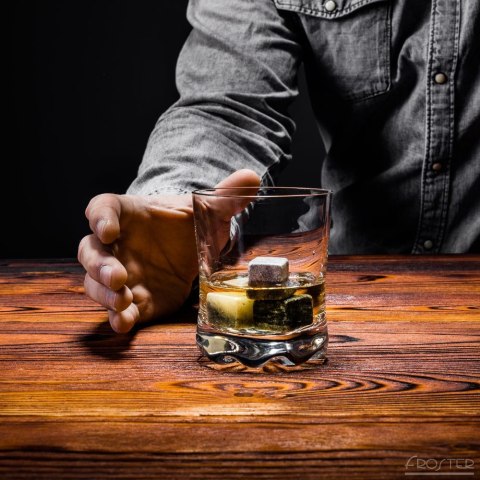 Zestaw Miłośnika Whisky szklanki kostki do drinków Zestaw Miłośnika Whisky szklanki kostki do drinków