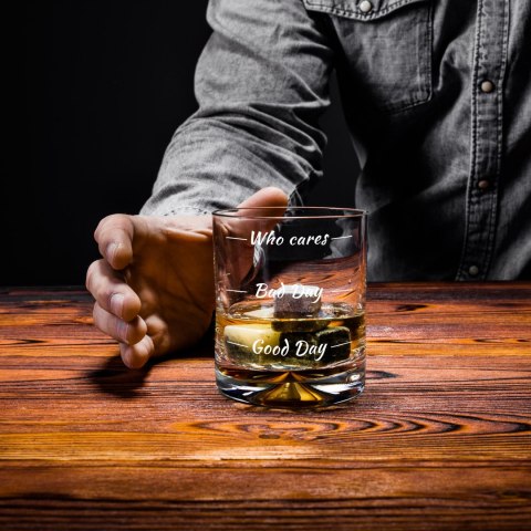 Zestaw Whisky Who cares szklanki kostki do drinków Zestaw Whisky Who cares szklanki kostki do drinków