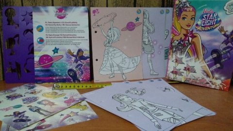 Szablon 2szt,szkicownik 40szt,naklejki 24szt BARBIE Szablon 2szt,szkicownik 40szt,naklejki 24szt BARBIE