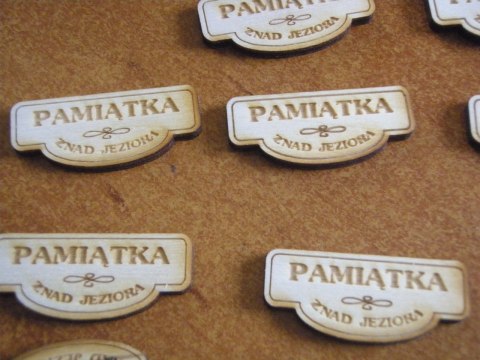 Przywieszka 20szt. PAMIĄTKA ZNAD JEZIORA 4 x 1 cm Przywieszka 20szt. PAMIĄTKA ZNAD JEZIORA 4 x 1 cm
