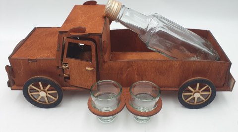 Karafka auto + 6 kieliszków 18 urodziny Karafka auto + 6 kieliszków 18 urodziny