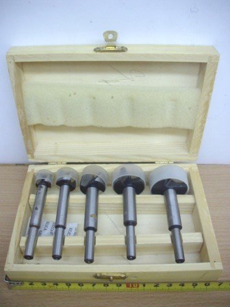 Frezy do drewna 15-20-25-30-35mm x 8mm / 5szt 440150 Frezy do drewna 15-20-25-30-35mm x 8mm / 5szt 440150