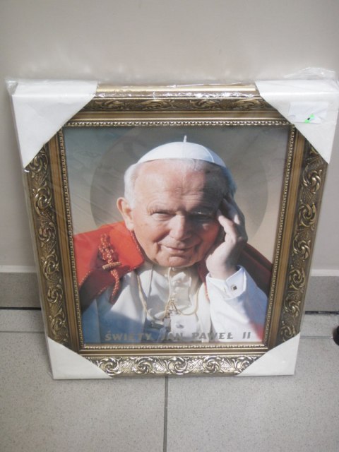 Obraz w złotej ramie papież Święty Jan Paweł II 50x70 Obraz w złotej ramie papież Święty Jan Paweł II 50x70