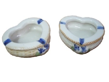 Popielniczka ceramiczna 8,5 x 8 x 1,5 cm - 2 sztuki Popielniczka ceramiczna 8,5 x 8 x 1,5 cm - 2 sztuki