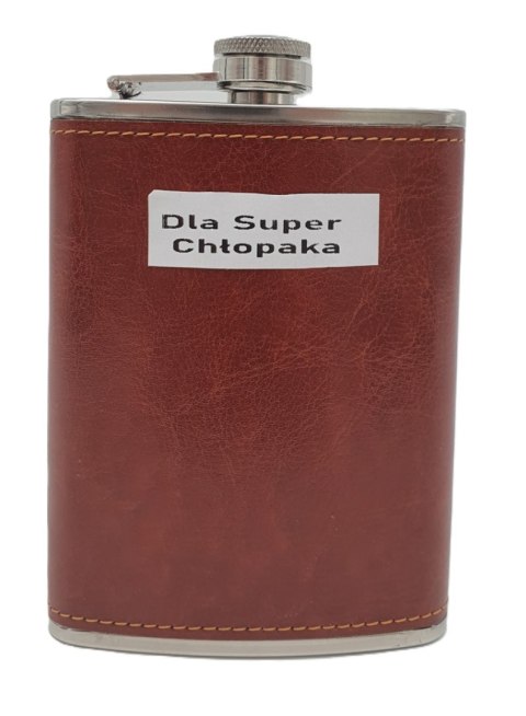 Piersiówka 8 OZ 240ml brązowa piersiówka stalowa metalowa nierdzewna z napisem Dla Super Chłopaka 240ml XJ5079 Piersiówka 8 OZ 240ml brązowa piersiówka stalowa metalowa nierdzewna z napisem Dla Super Chłopaka 240ml XJ5079