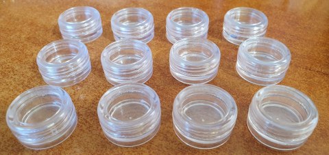 Pojemnik plastikowy 3 x 2 cm zakręcany - 12 szt Pojemnik plastikowy 3 x 2 cm zakręcany - 12 szt