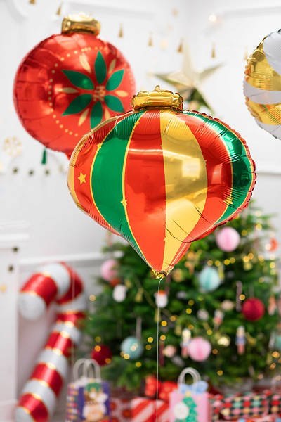 Balon foliowy Bombka zielono czerwona 51x49 cm Partydeco Balon foliowy Bombka zielono czerwona 51x49 cm Partydeco