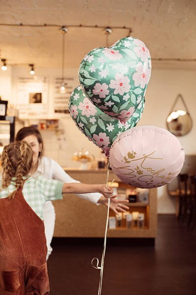 Balon foliowy Serce zielone w kwiaty 45cm Partydeco Balon foliowy Serce zielone w kwiaty 45cm Partydeco