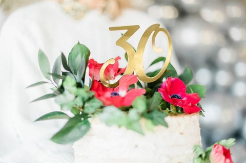 Papierowy topper na tort ''30'', złoty, 20.5cm Partydeco Papierowy topper na tort ''30'', złoty, 20.5cm Partydeco